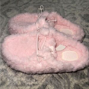 Hey dude Cozy Pink Fuzzy Slippers size 6 NWT